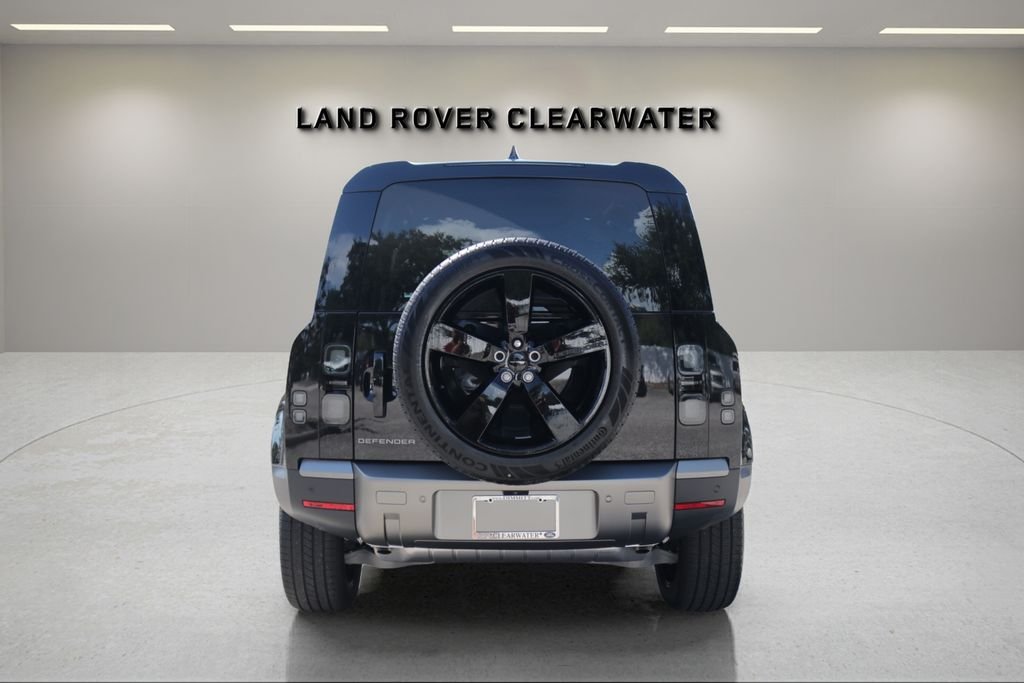 New 2026 Santorini Black Land Rover S image 4