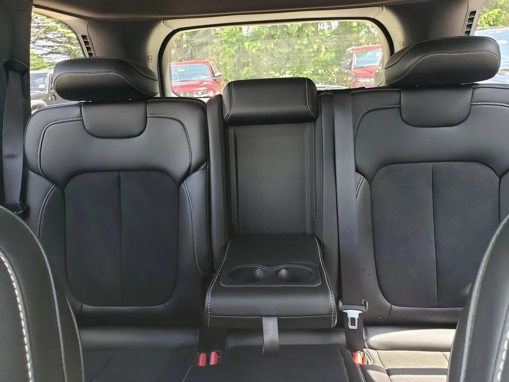 New 2026 Bright White Clearcoat Jeep Laredo Altitude image 14