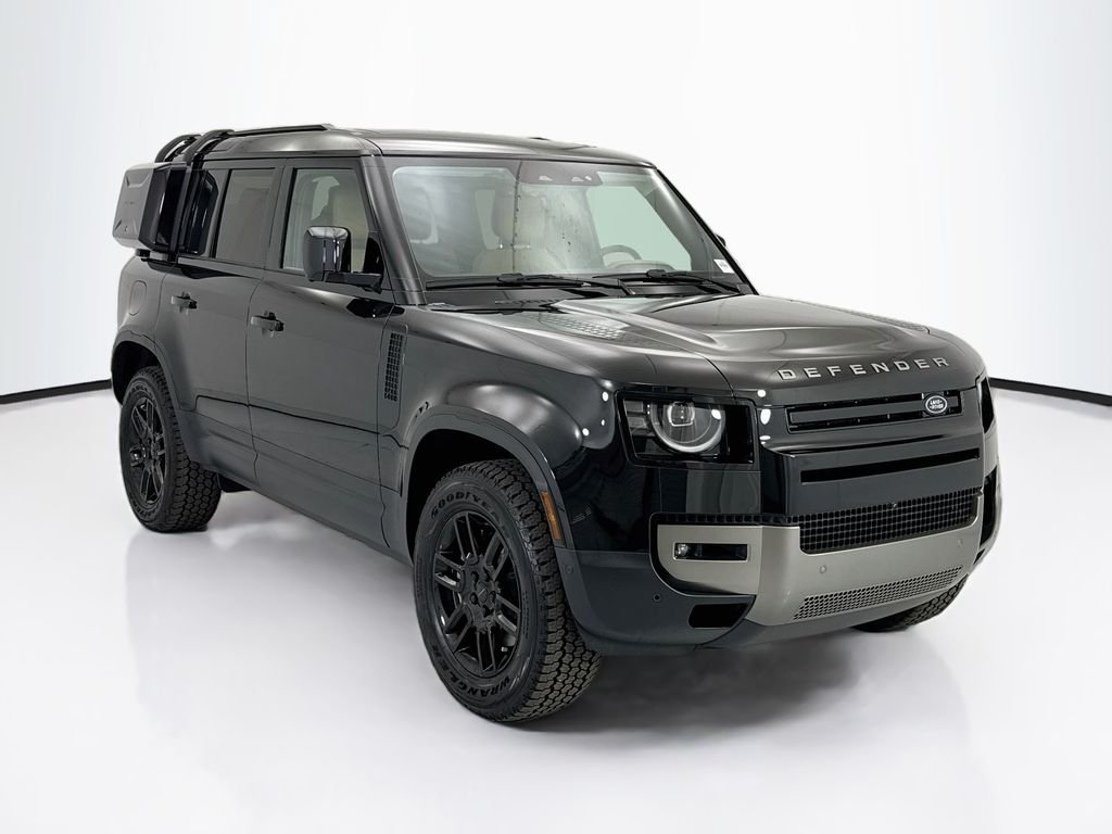 Used 2026 Santorini Black Metallic Land Rover S image 3