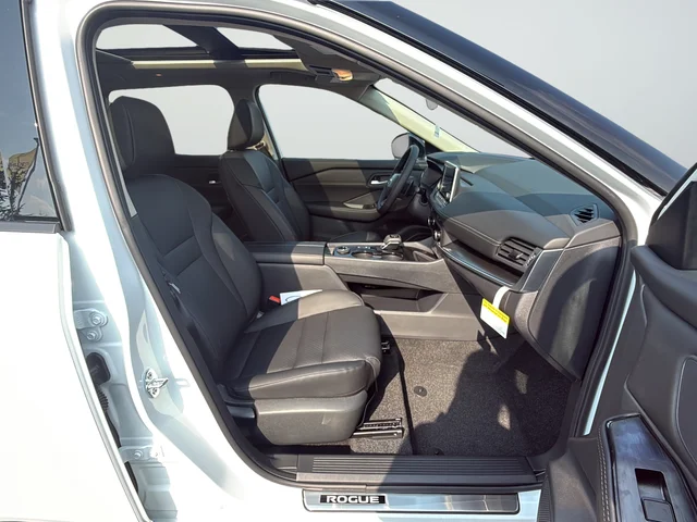 New 2026 Everest White Pearl TriCoat Nissan Dark Armor image 15