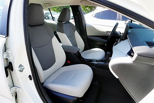 Used 2021 White Toyota L image 11