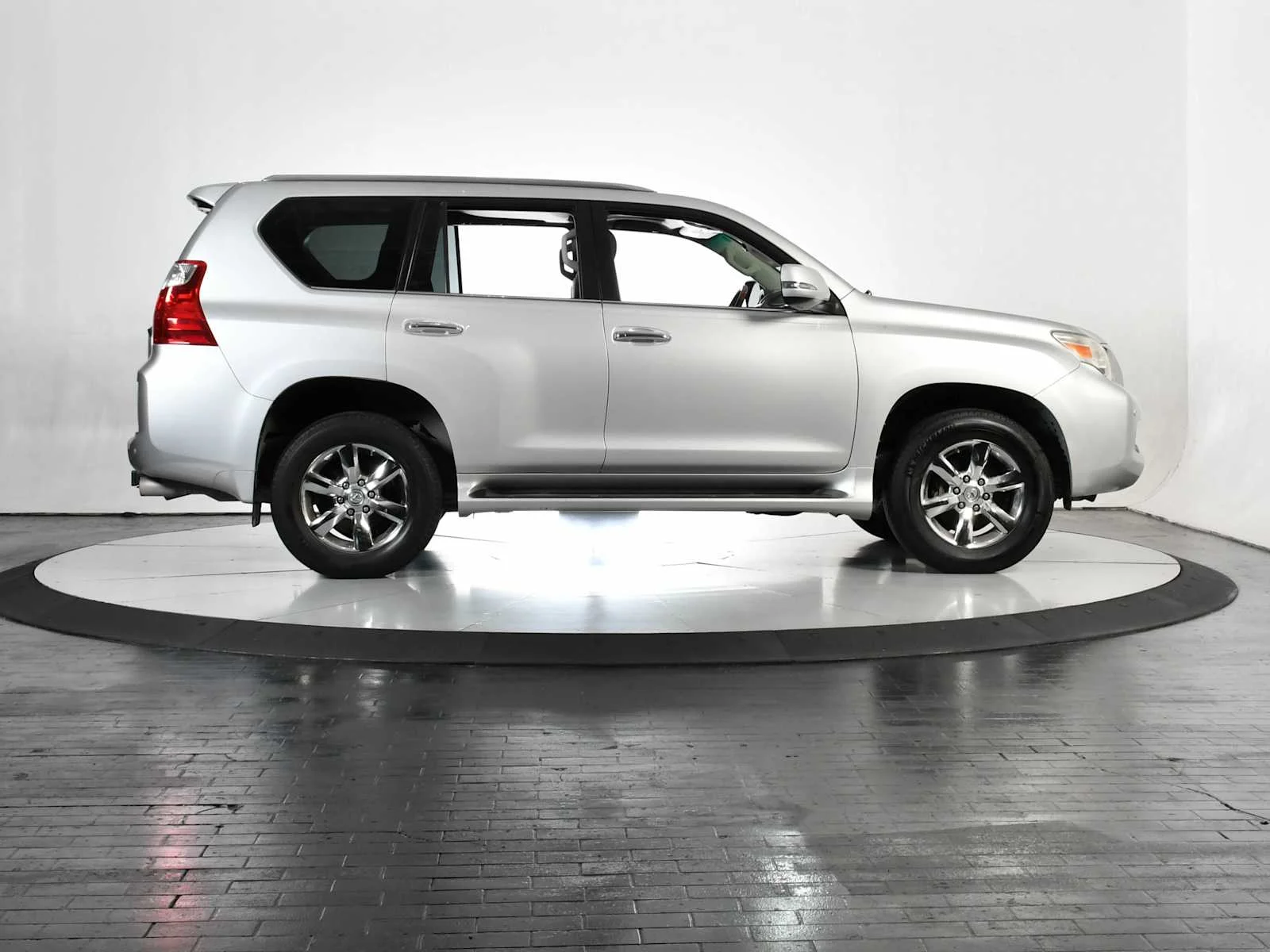 Used 2010 Tungsten Pearl Lexus  image 6