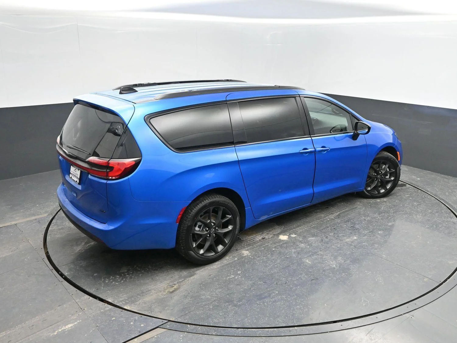 New 2026 Hydro Blue Pearl-Coat Exterior Paint Chrysler Select image 40