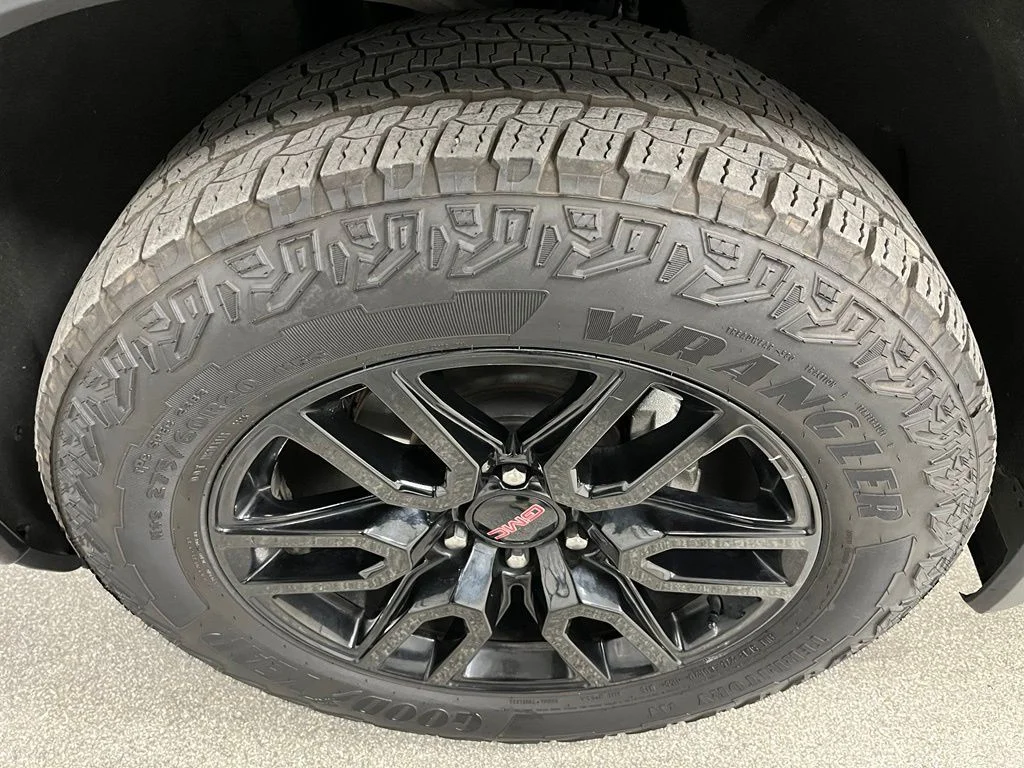 Used 2021 Black GMC Elevation image 15
