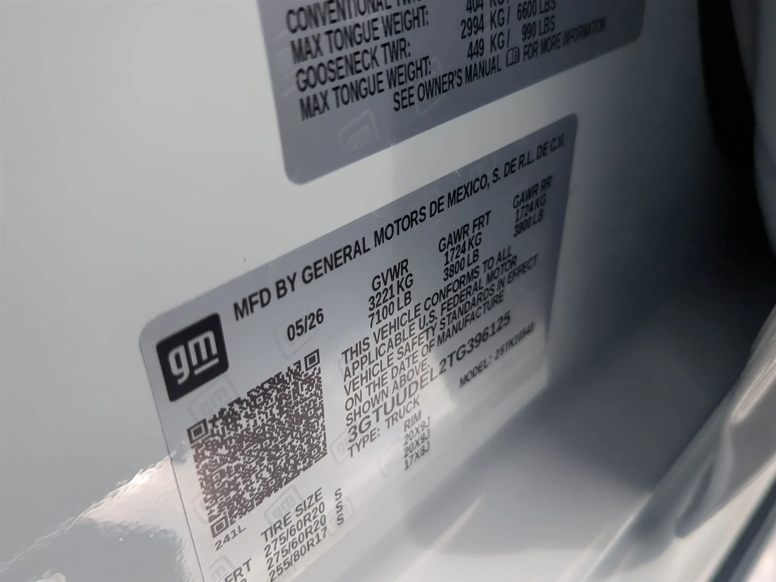 New 2026 Glacier White Tricoat GMC SLT image 58