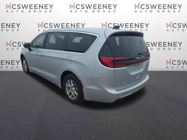 Used 2024 Silver Chrysler Touring L image 5