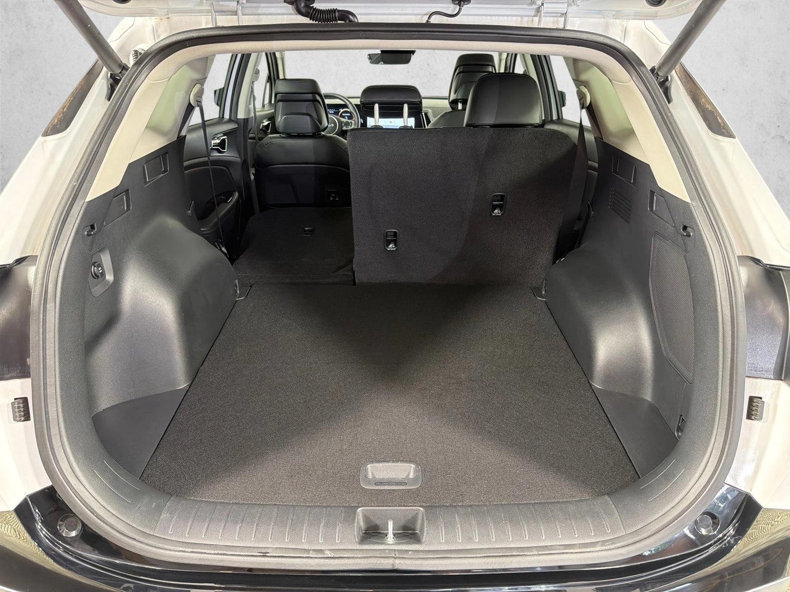 Used 2024 Glacial White Pearl Kia SX image 20