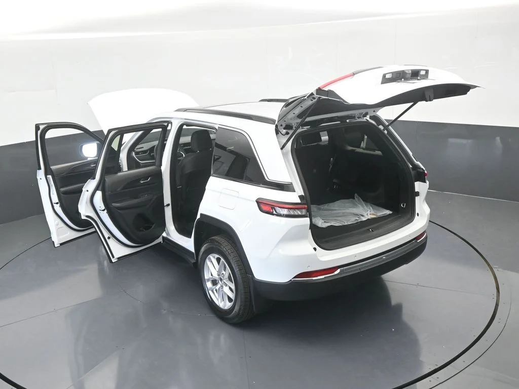 Used 2025 Bright White Clearcoat Jeep Laredo X image 61