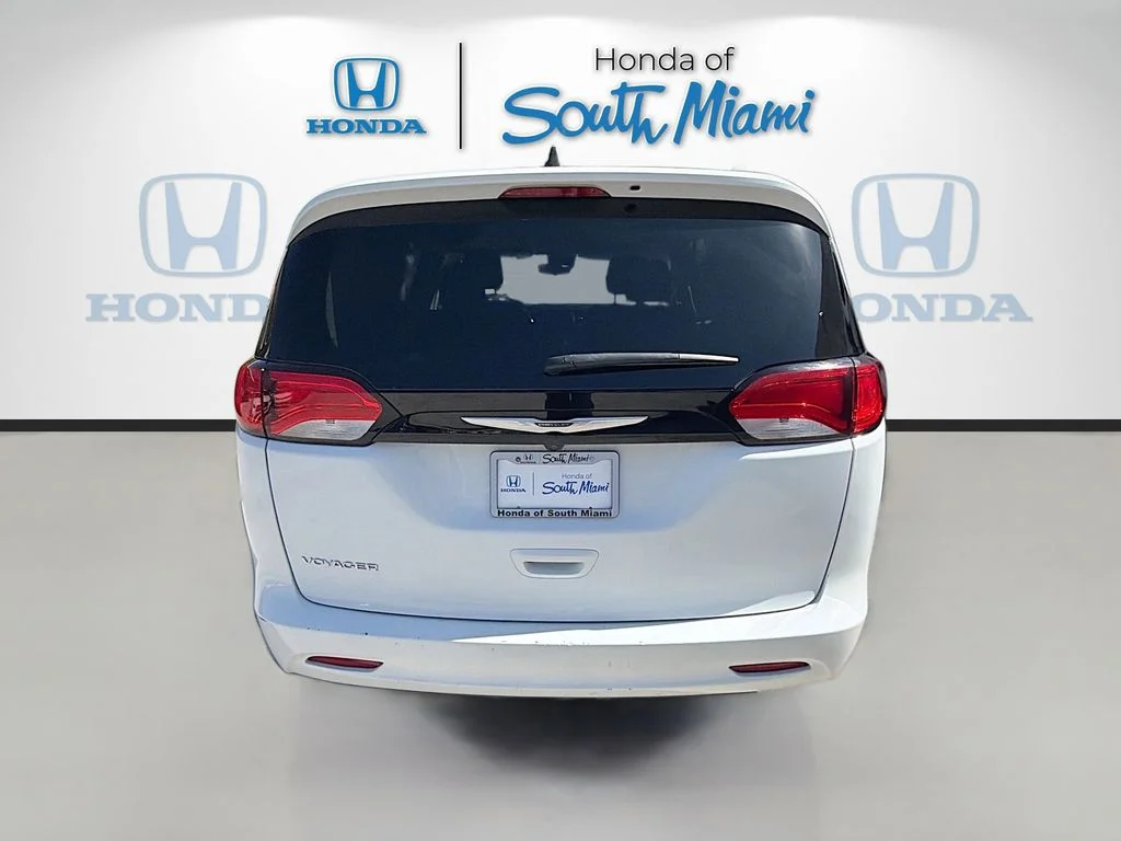 Used 2023 White Chrysler LX image 6