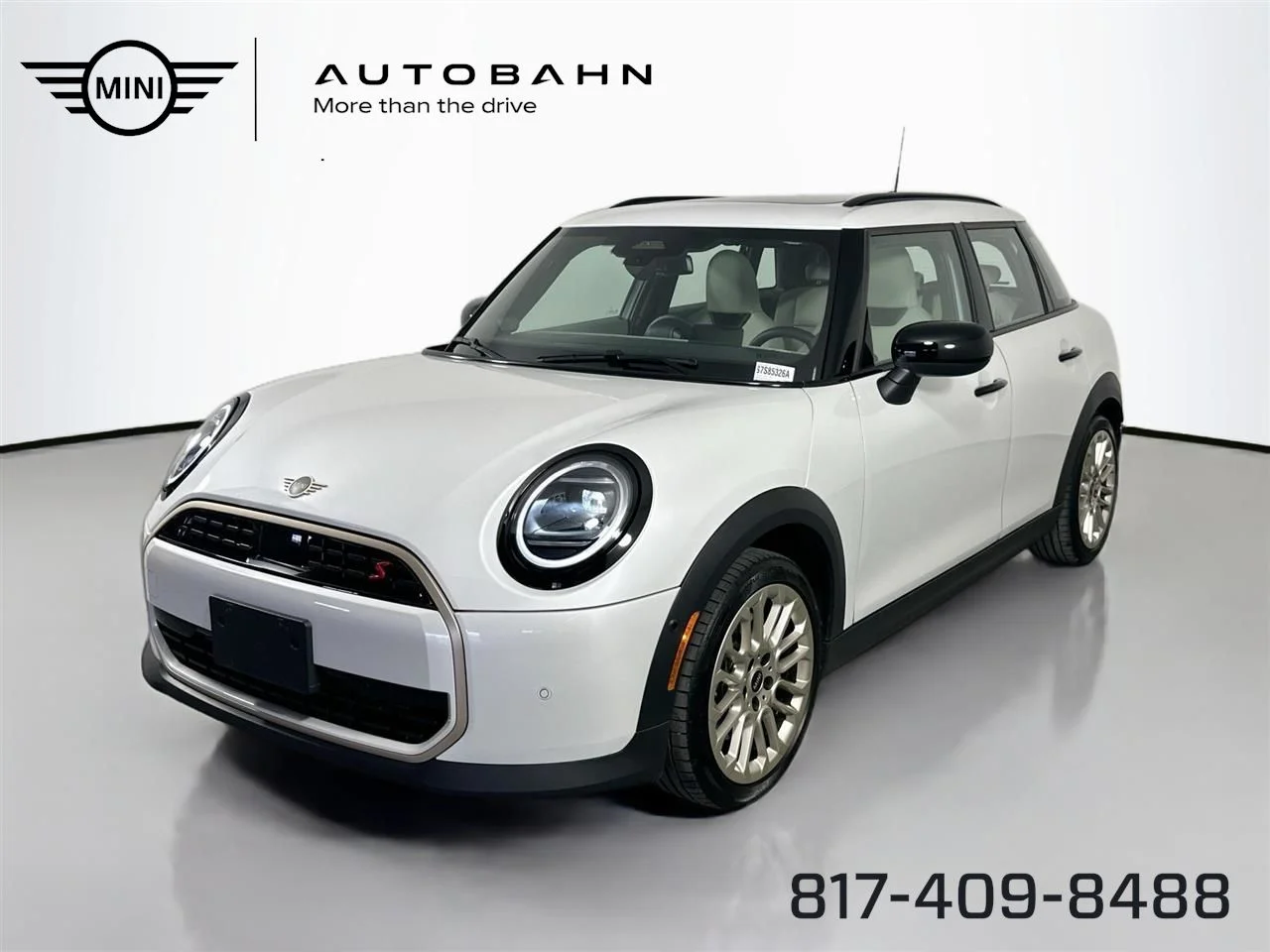 2025 MINI Hardtop Cooper S Signature's photo