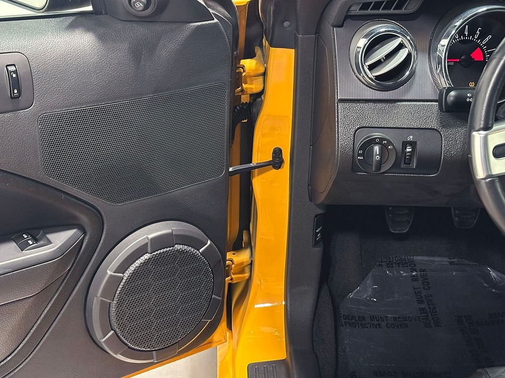 Used 2007 Orange Ford  image 65