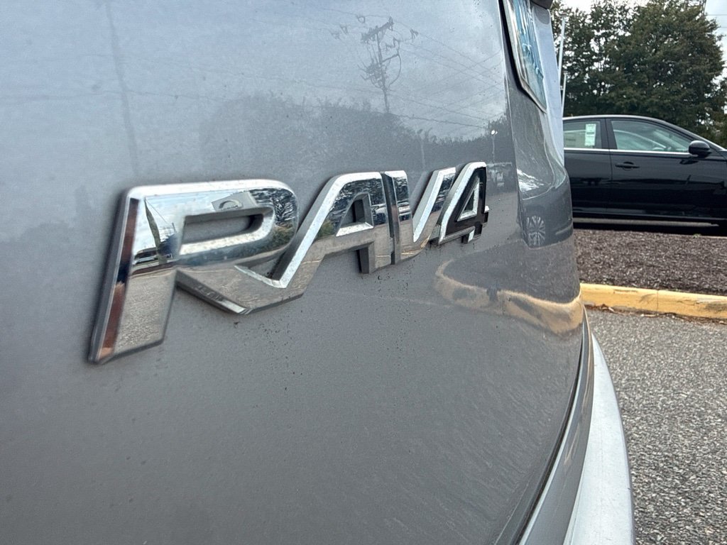Used 2017 Silver Toyota XLE image 15