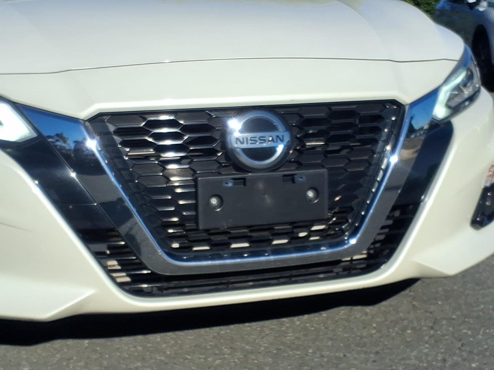 Used 2020 Pearl White Tricoat Nissan 2.0 Platinum image 15