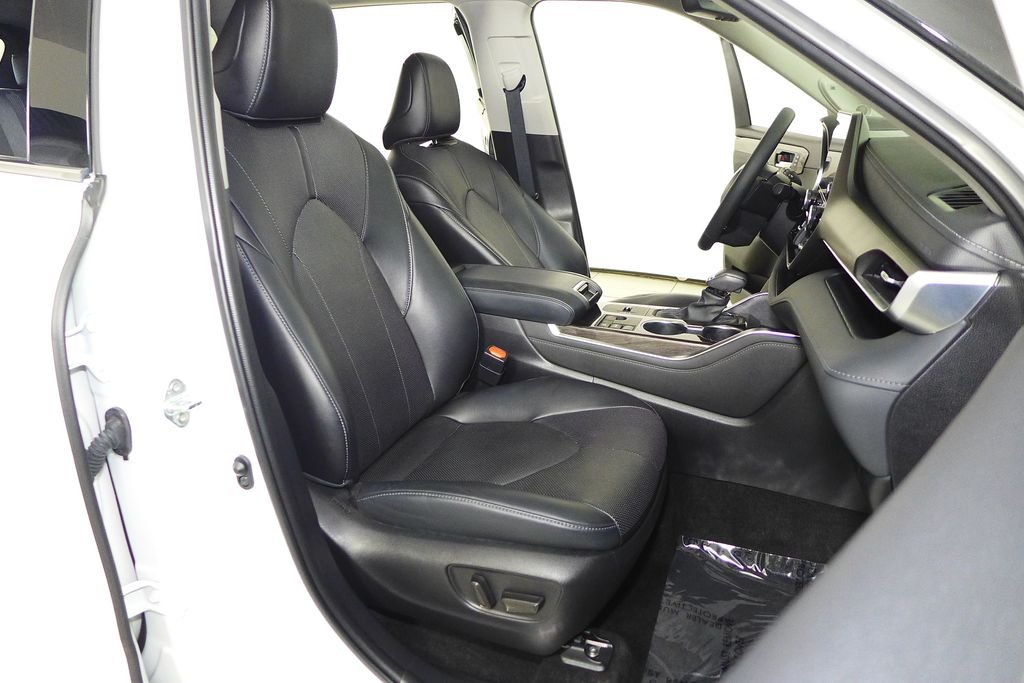 Used 2023 Pearl Toyota Limited image 19