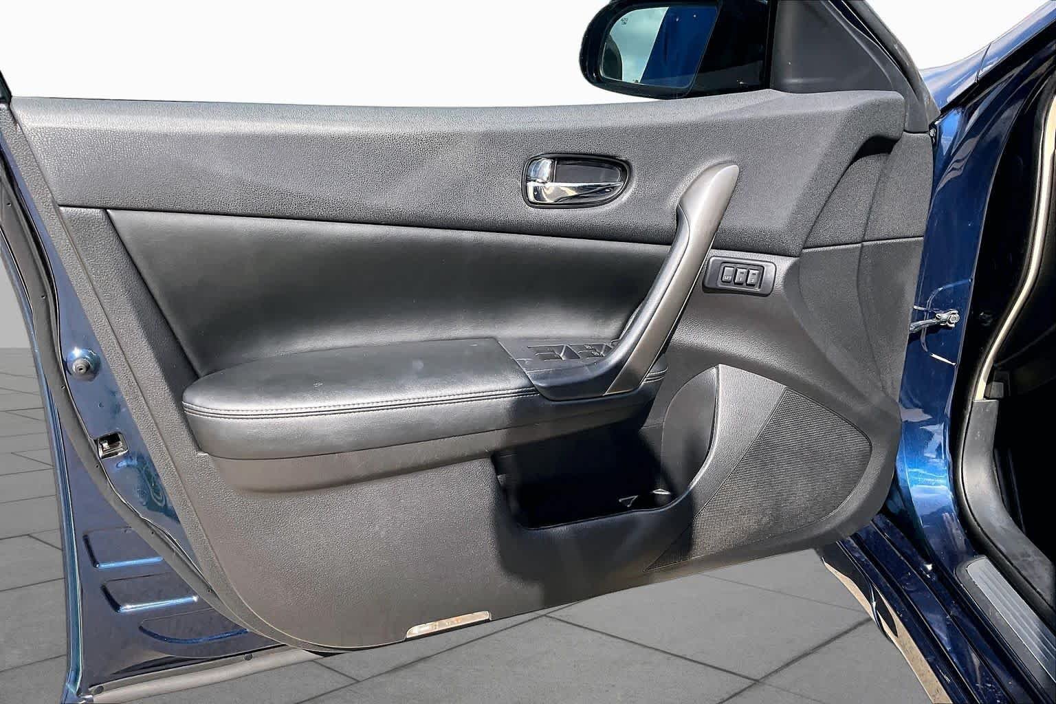 Used 2014 Navy Blue Metallic Nissan 3.5 SV w/Sport Pkg image 22