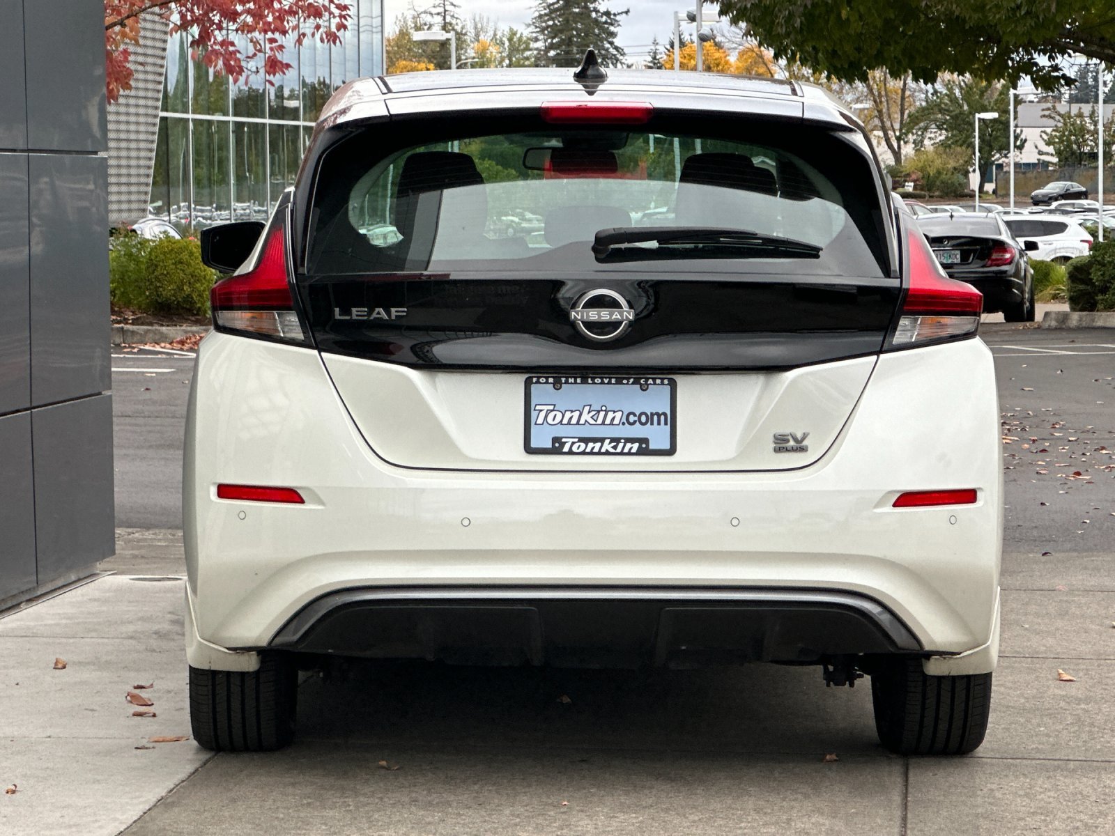 Used 2025 Super Black/Pearl White Nissan SV Plus image 4