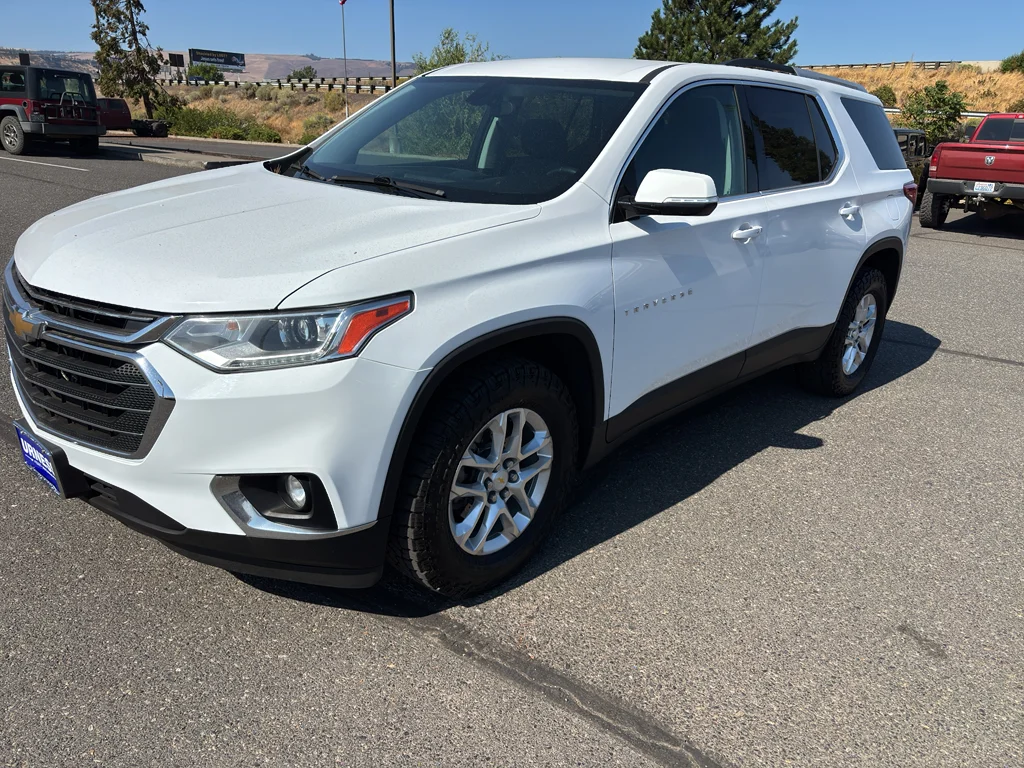 Used 2018 Chevrolet Traverse 1LT with VIN 1GNEVGKW7JJ147436 for sale in The Dalles, OR