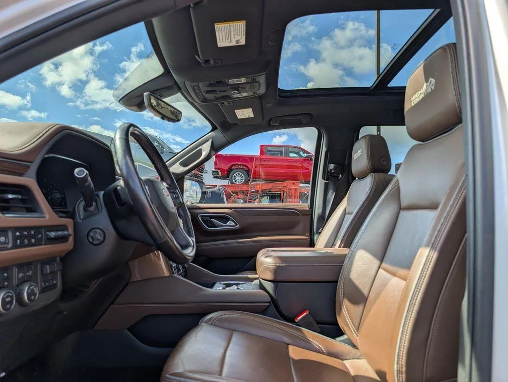 Used 2022 Pearl Chevrolet High Country image 12