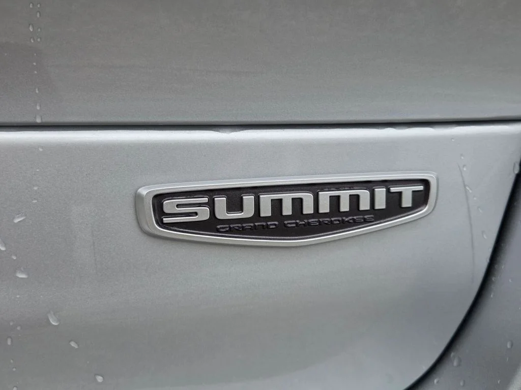 New 2026 Silver Zynith Exterior Paint Jeep Summit image 11