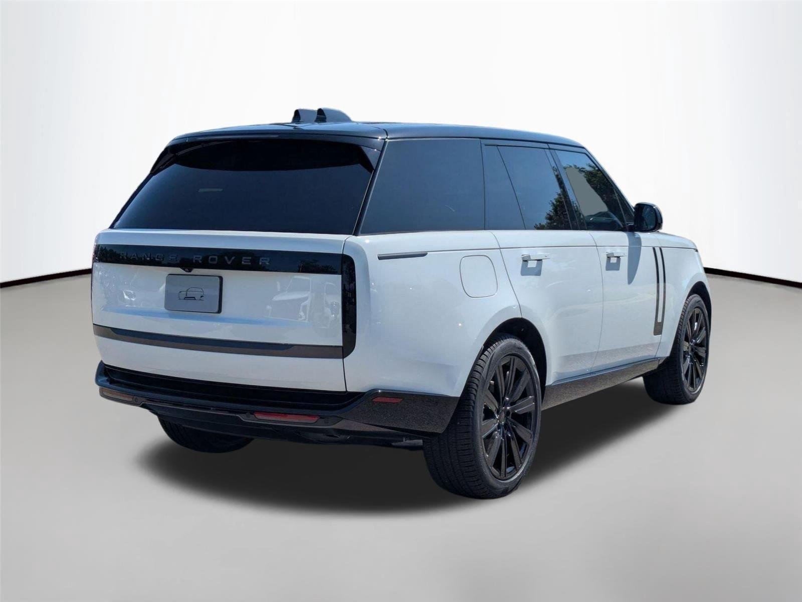 New 2026 Fuji White Land Rover SE image 5