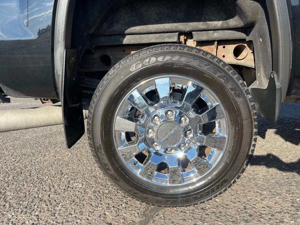 Used 2016 Black GMC Denali image 18