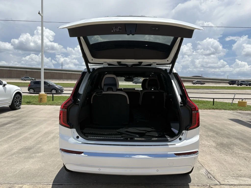 2026 Volvo XC90 Plus - Photo 24