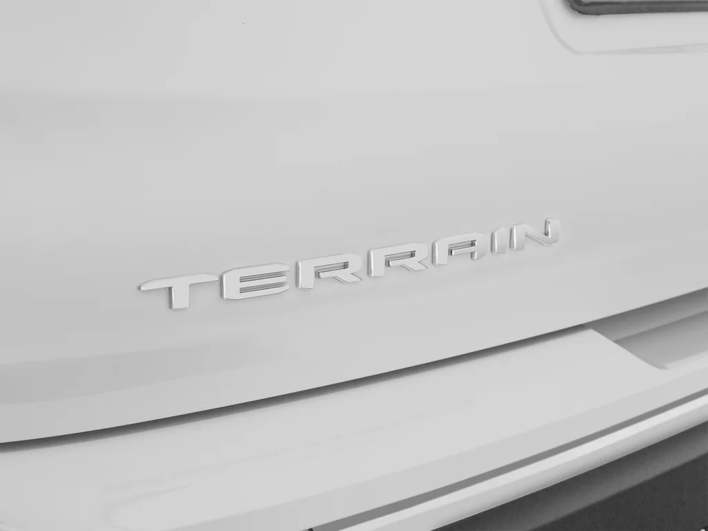 Used 2023 White GMC AT4 image 46