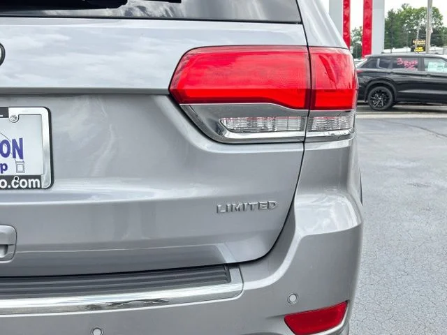 Used 2018 Billet Silver Metallic Jeep Limited image 9