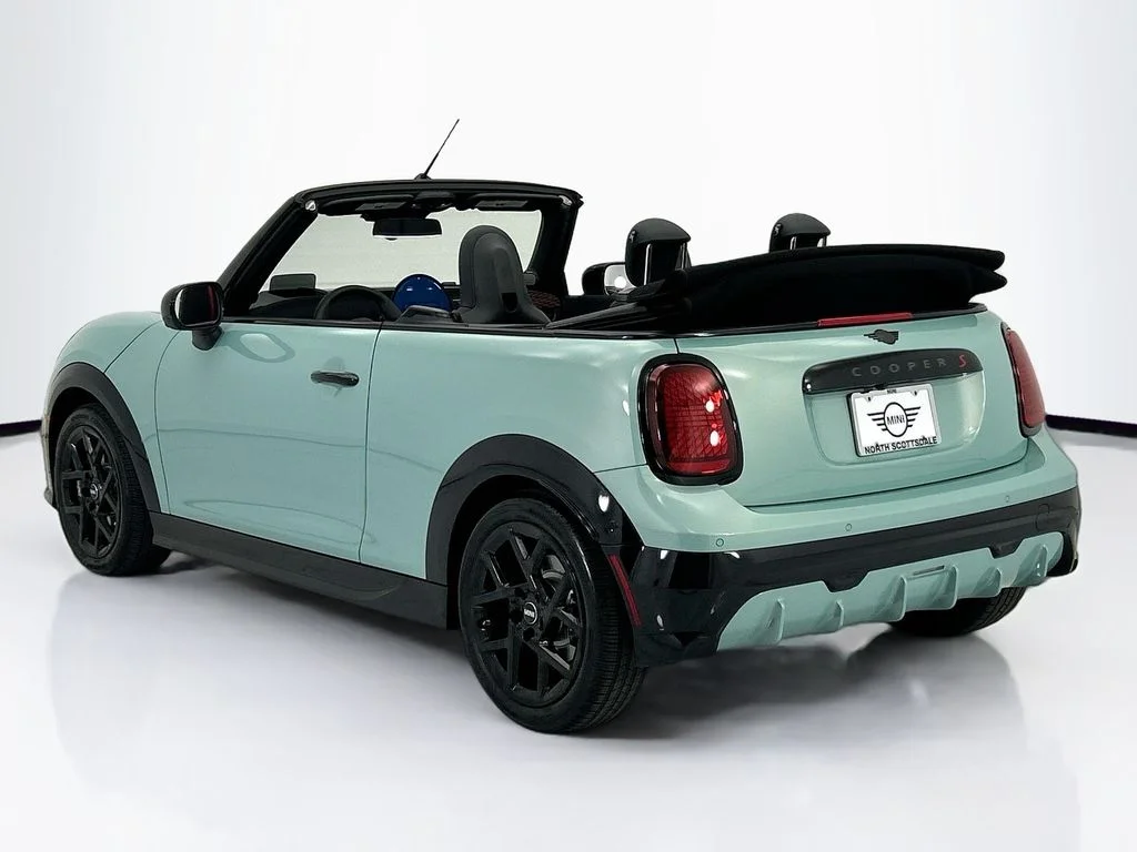 Used 2026 Ocean Wave Green Metallic MINI Iconic image 7