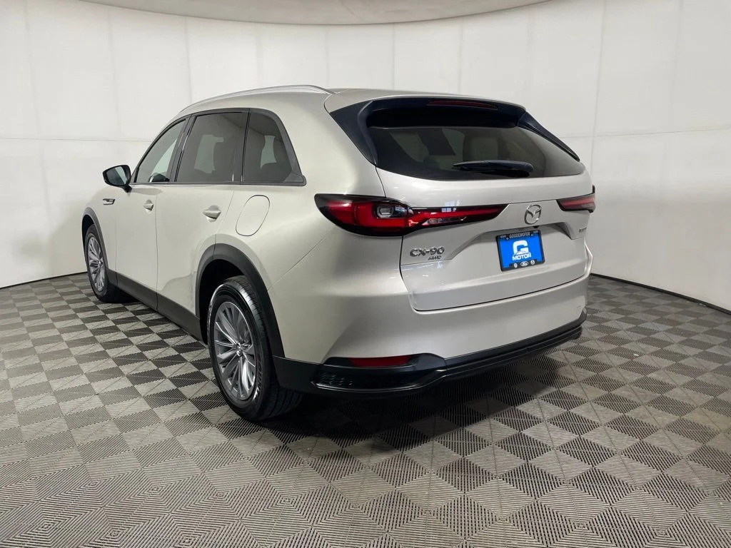 Used 2024 Silver Mazda Preferred image 5