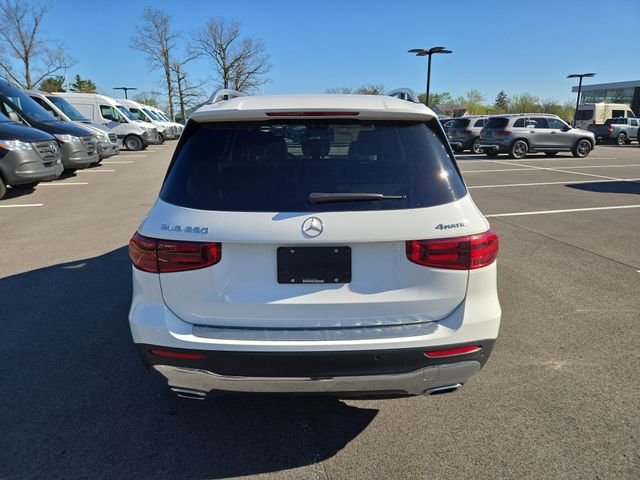 New 2026 Polar White Mercedes-Benz GLB250 image 4