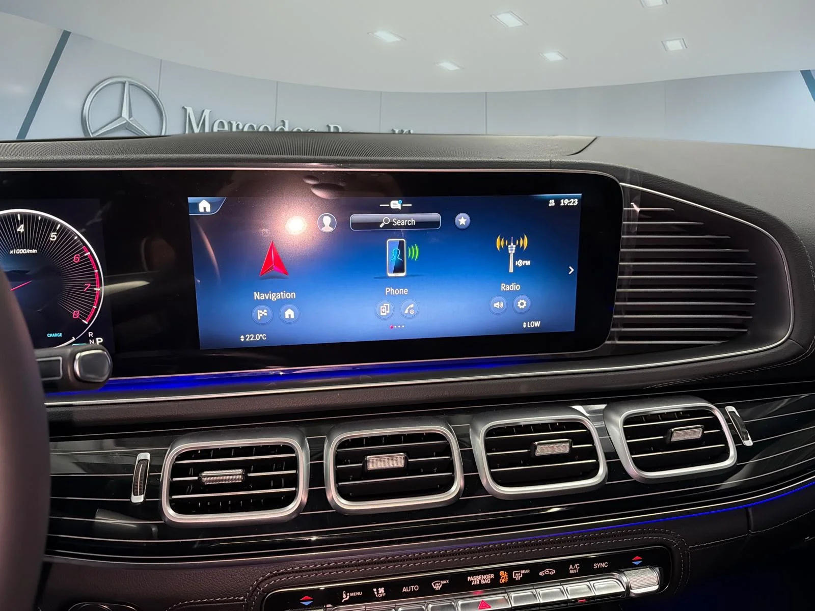 Used 2026 Blue Mercedes-Benz GLE 450 4MATIC SUV image 24