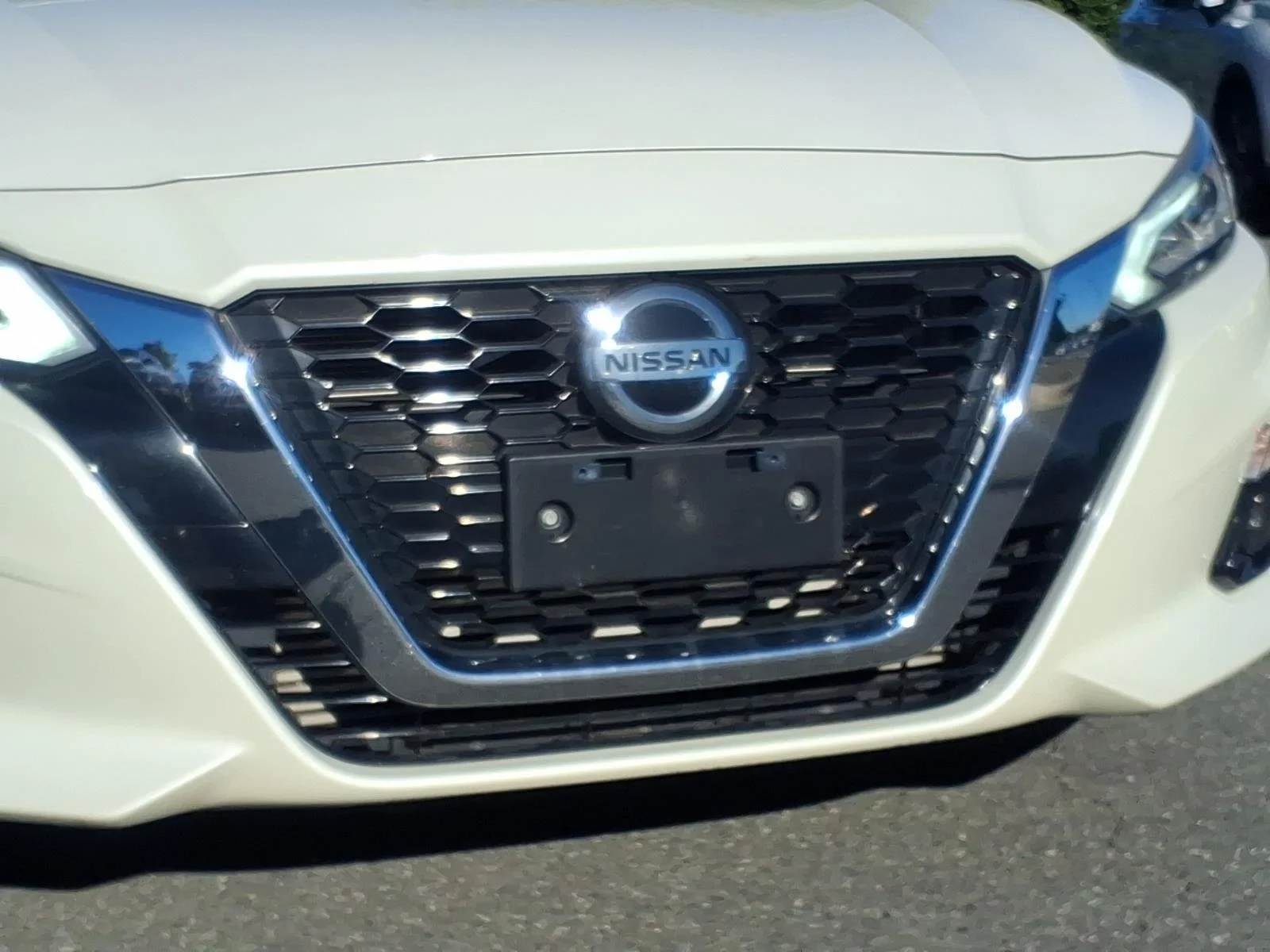 Used 2020 Pearl White Tricoat Nissan 2.0 Platinum image 15