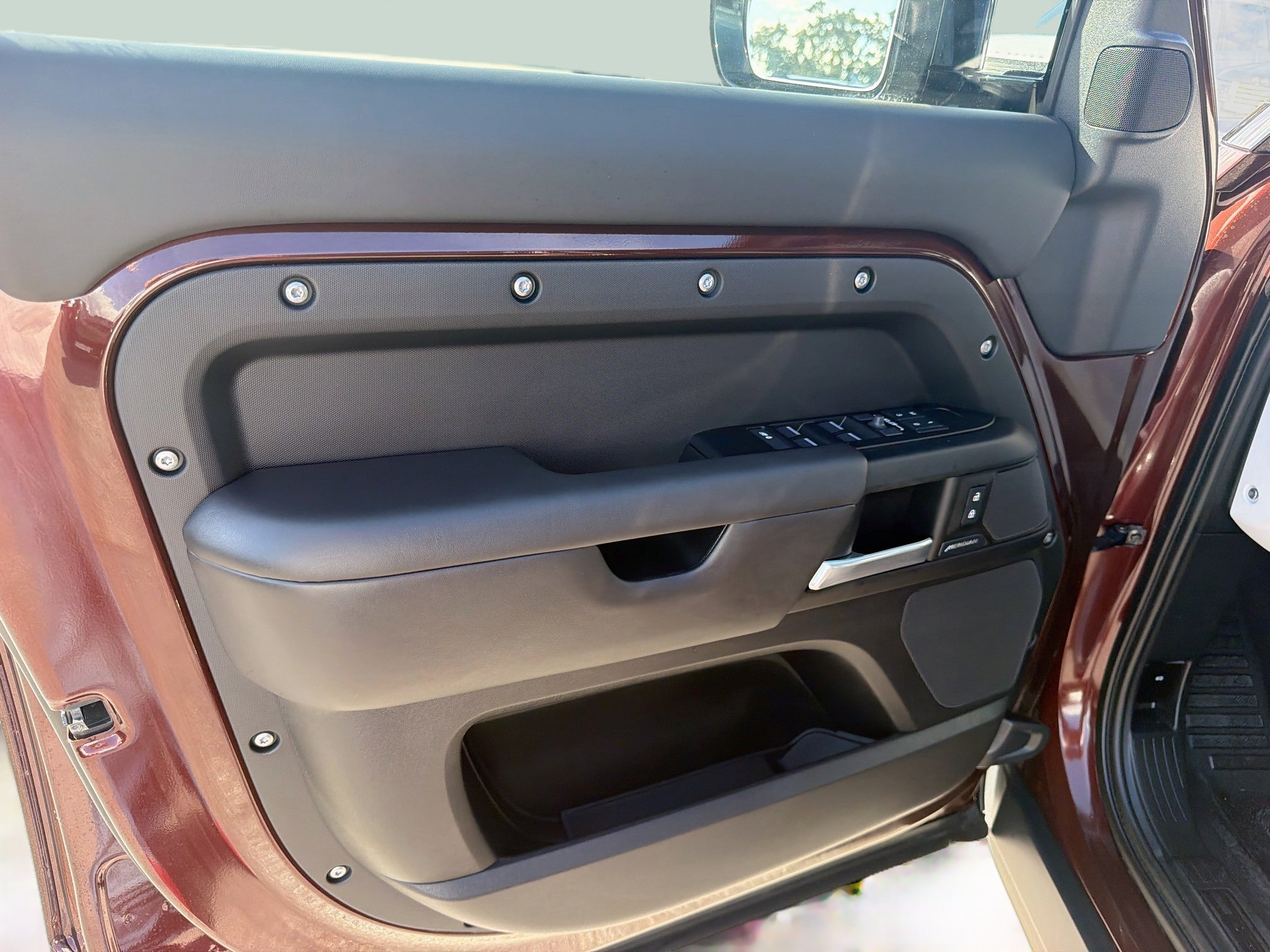 Used 2026 Sedona Red Metallic Land Rover S image 22