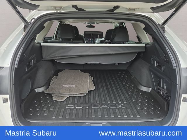 Used 2025 Crystal White Pearl Subaru Onyx Edition image 37