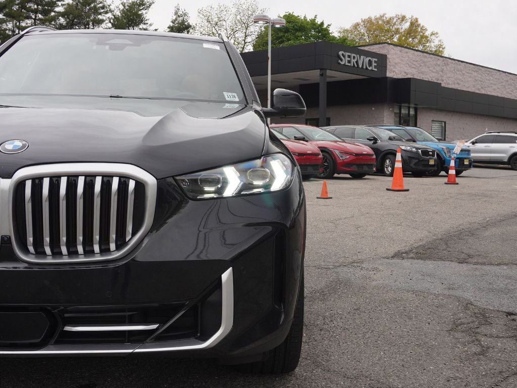 Used 2024 Black BMW xDrive40i image 16