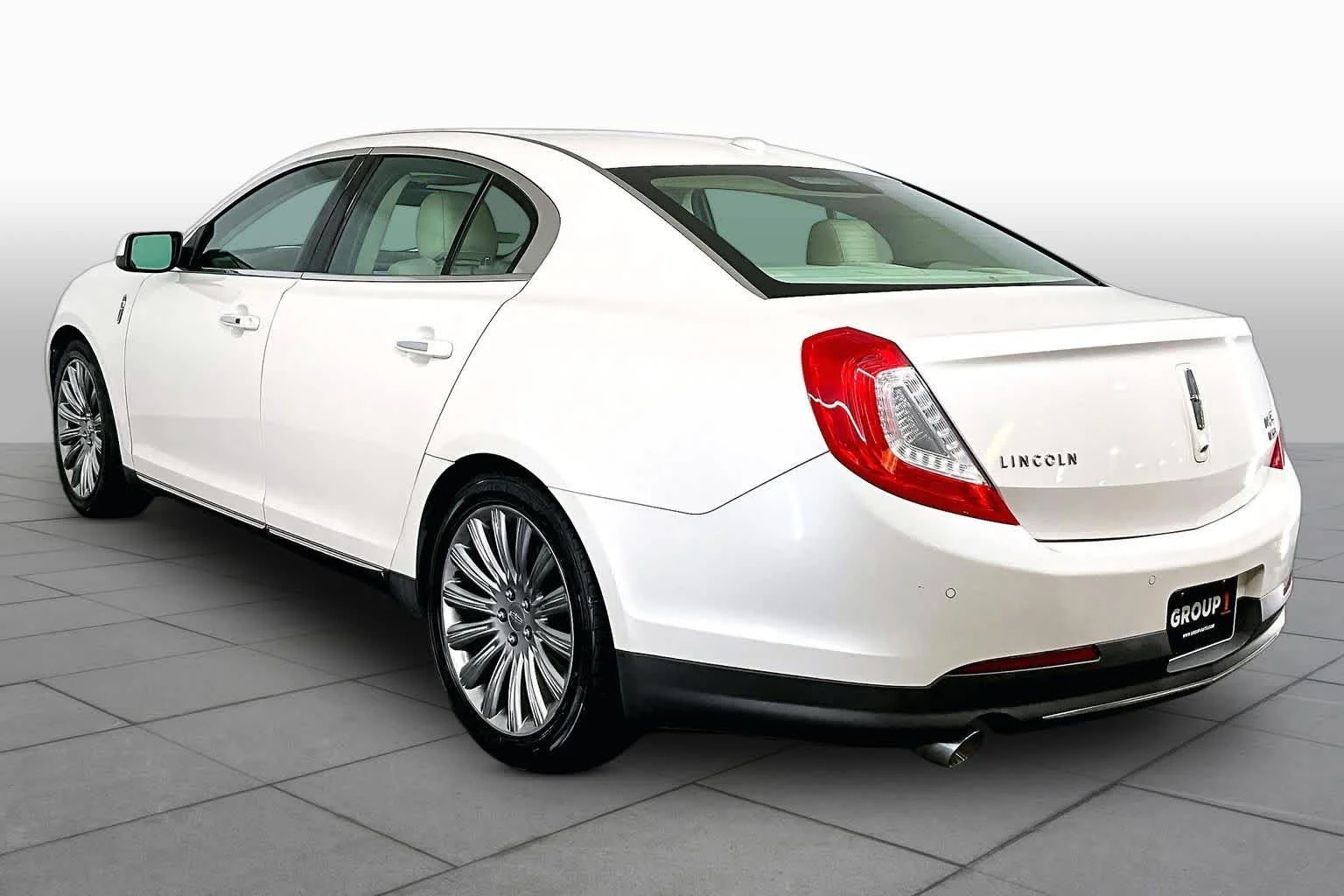 Used 2014 White Platinum Metallic Tri-Coat Lincoln  image 12