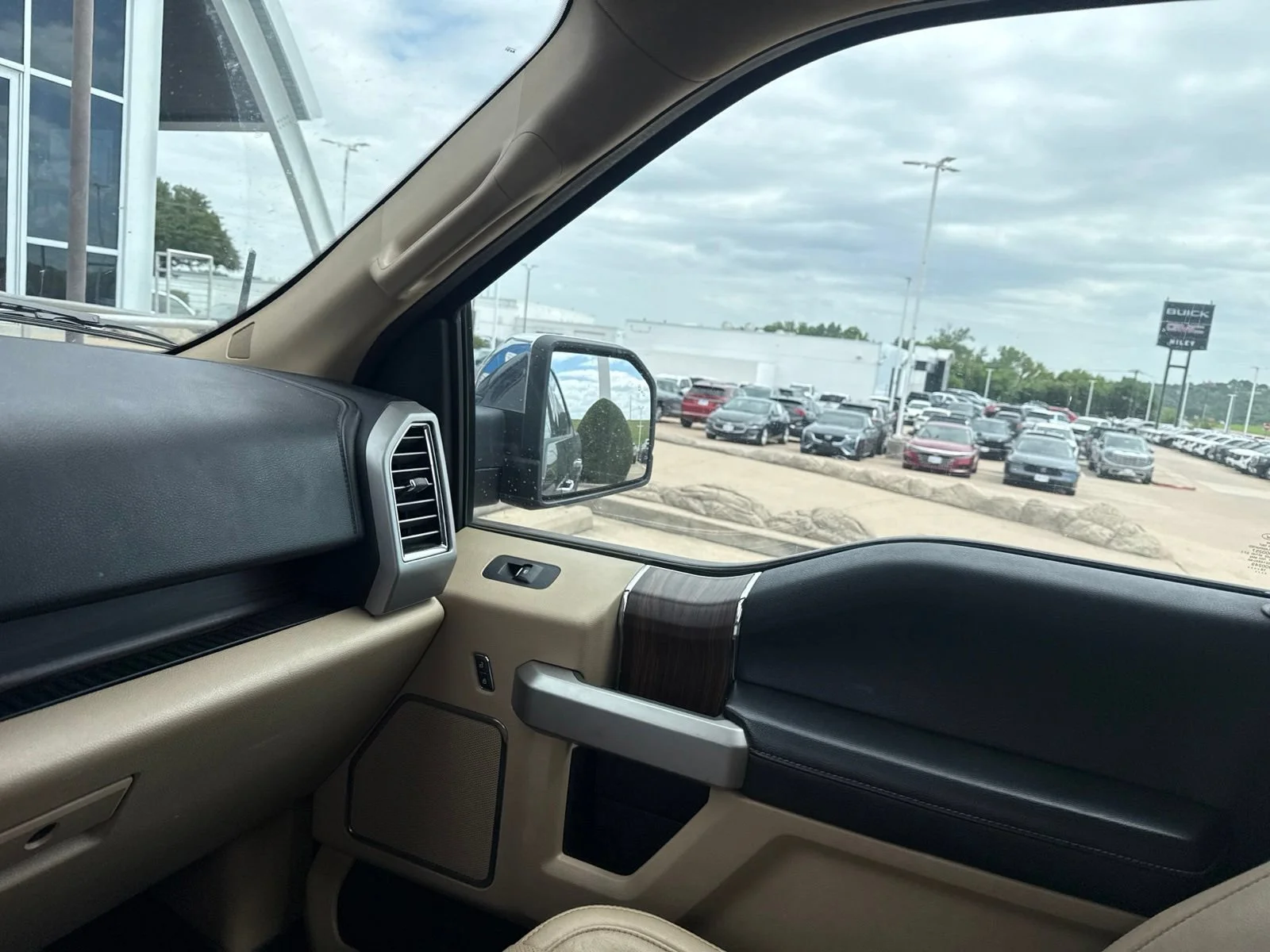 Used 2016 Black Ford XLT image 27