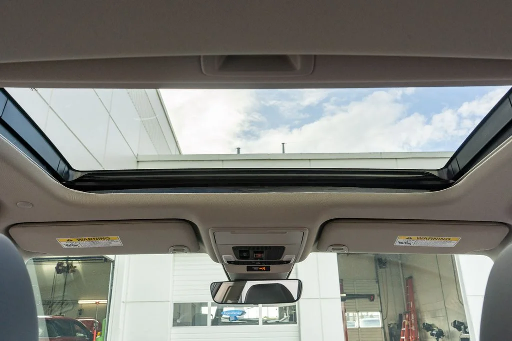 New 2026 Solar Silver Metallic Honda Touring image 22