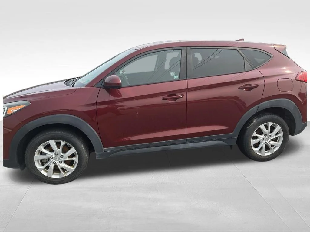Used 2019 Red Hyundai SE image 8