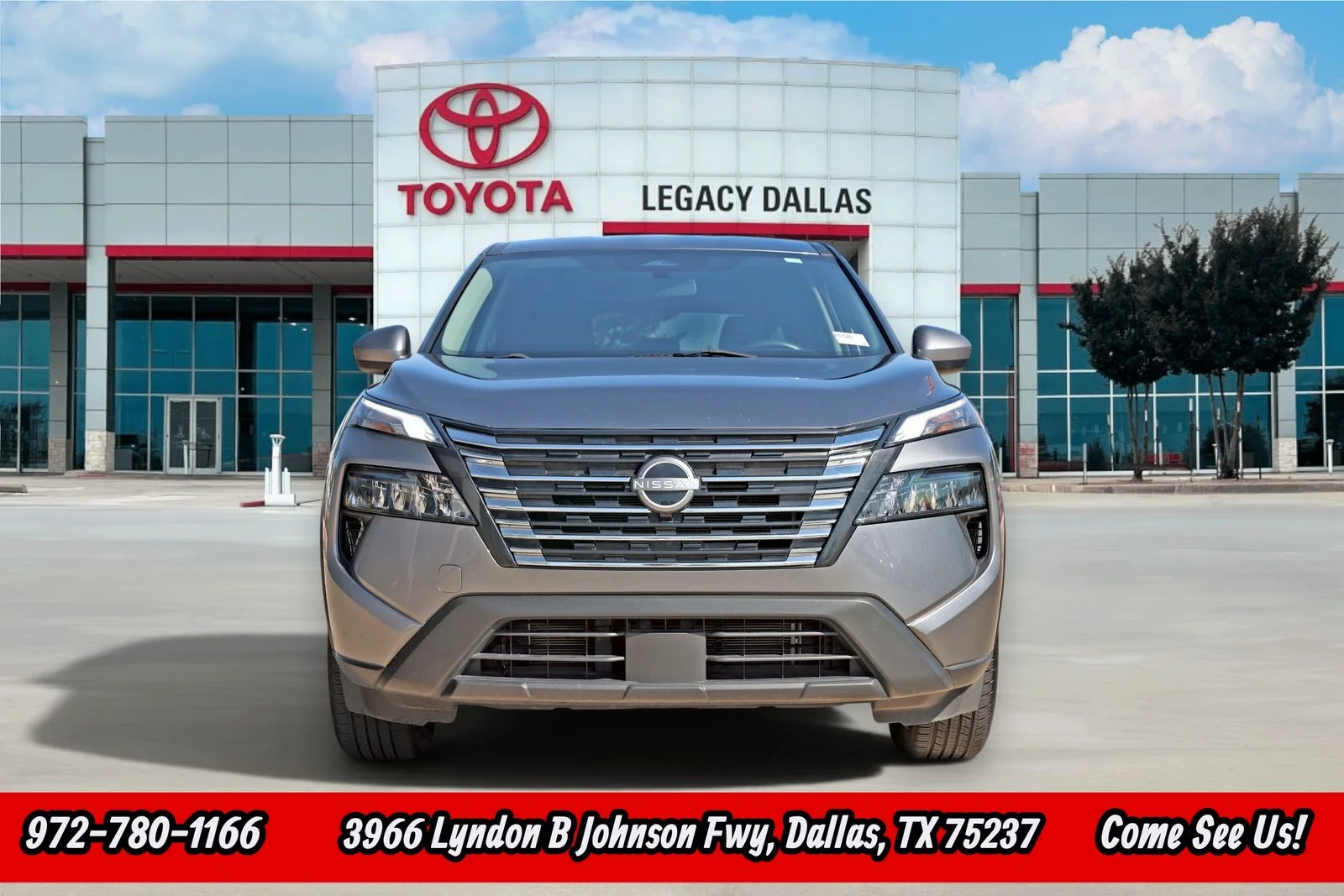 Used 2024 Gray Nissan SV image 4