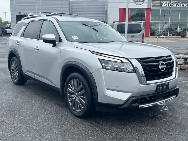 2023 Nissan Pathfinder SL