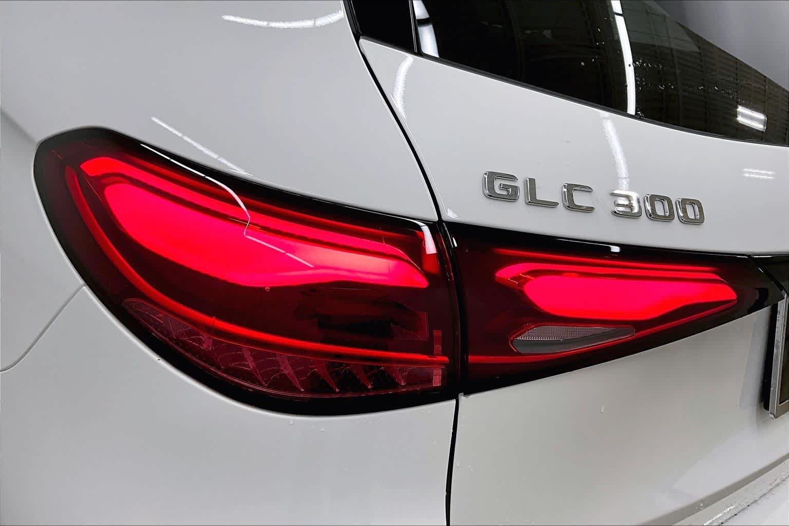 New 2026 Polar White Mercedes-Benz GLC 300 image 14