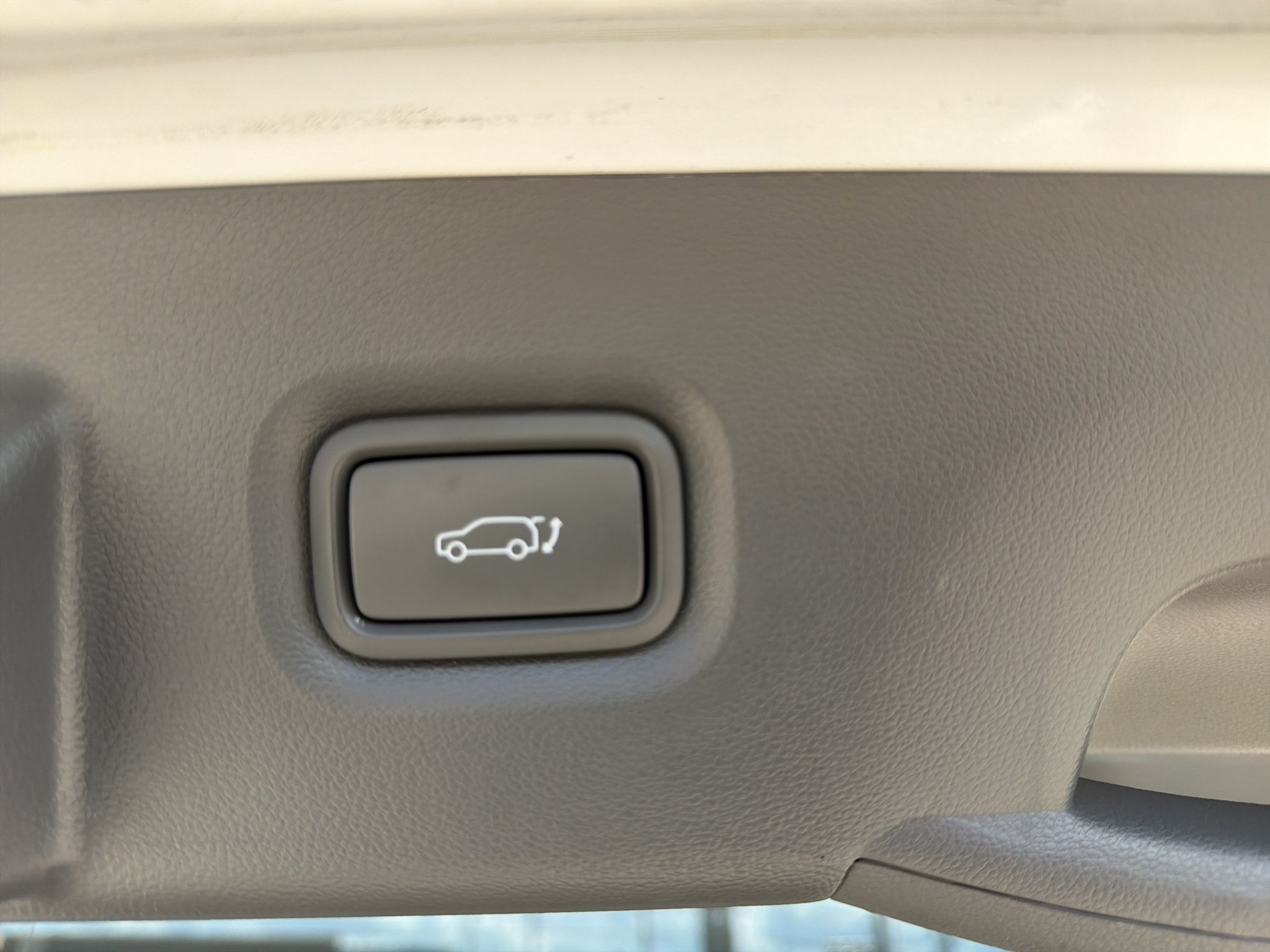 Certified Used 2024 Atlas White Hyundai SEL image 18