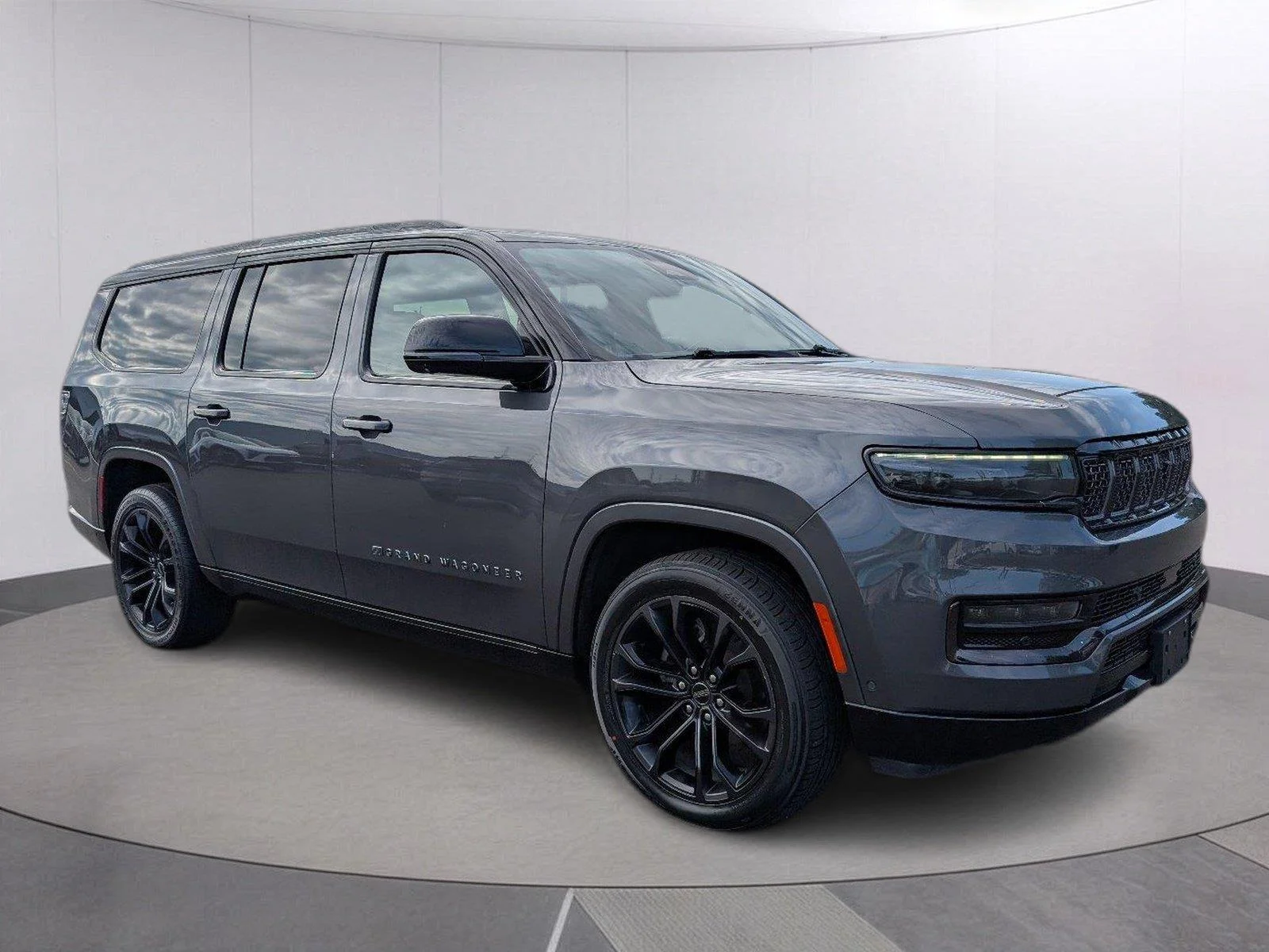 Used 2024 Baltic Gray Metallic Clearcoat Jeep Series II image 9