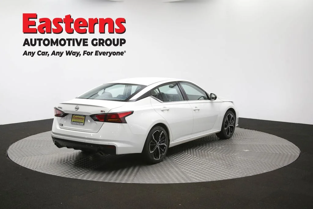 Used 2024 White Nissan 2.5 SR image 40