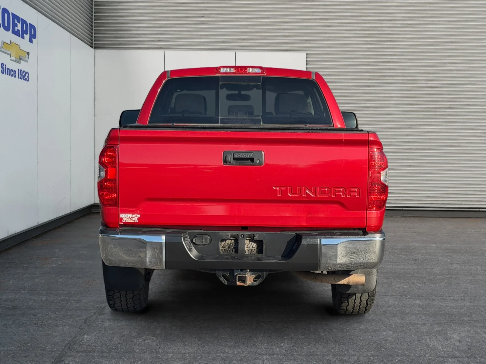 Used 2015 Barcelona Red Metallic Toyota SR5 image 4