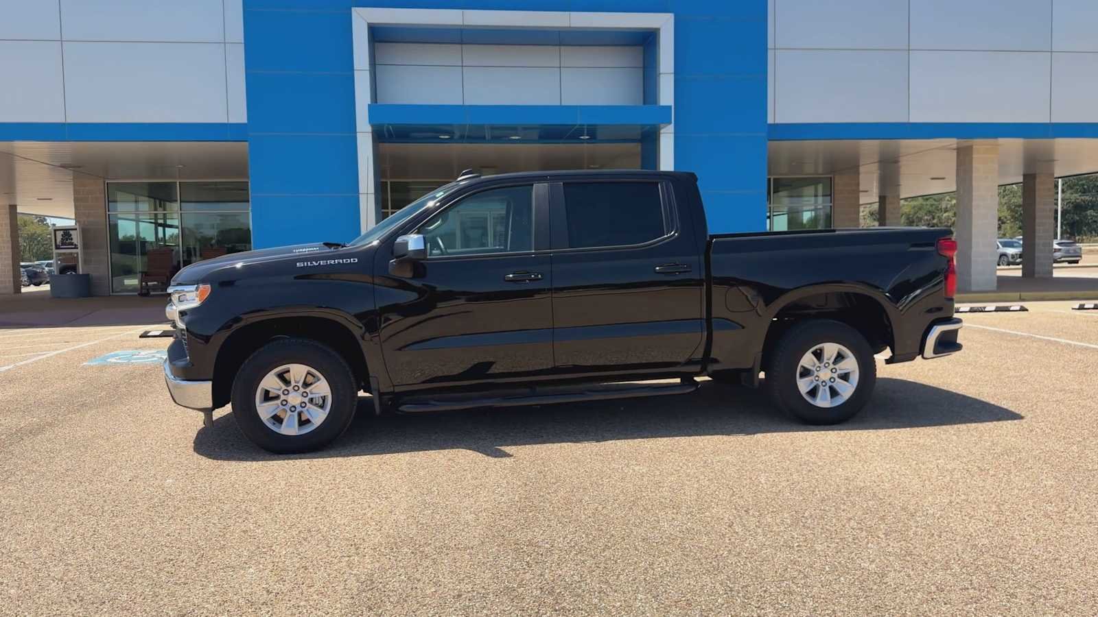 Used 2025 Black Chevrolet LT image 5