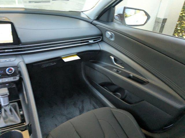 2025 Hyundai Elantra SEL - Photo 38