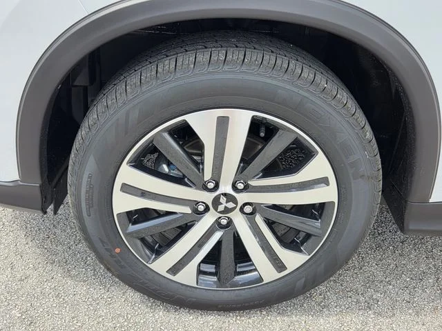 New 2026 White Mitsubishi 2.0 SE image 4